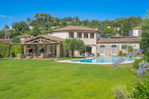 MOUGINS - VILLA DE CHARME - PROCHE VILLAGE