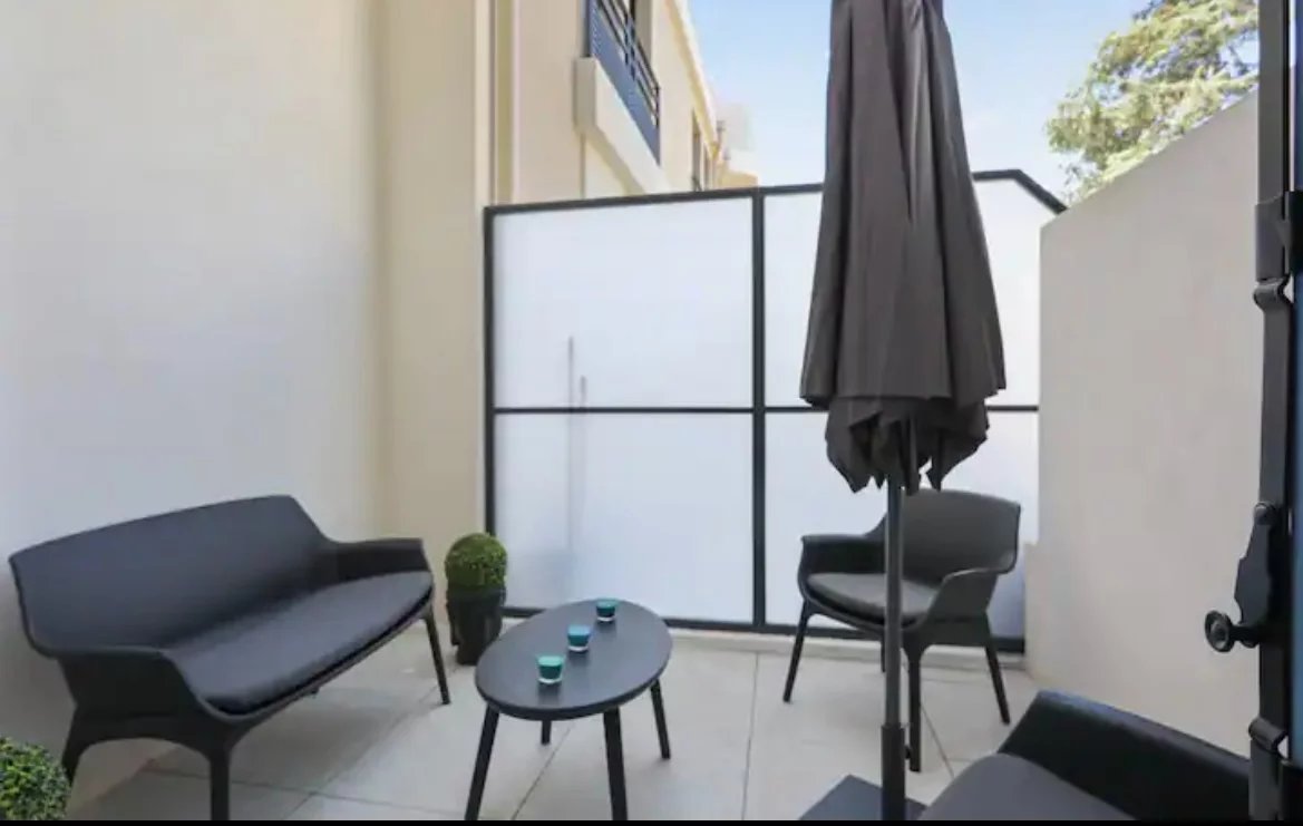 CANNES BASSE CALIFORNIE - 2P REZ DE JARDIN - 2 TERRASSES