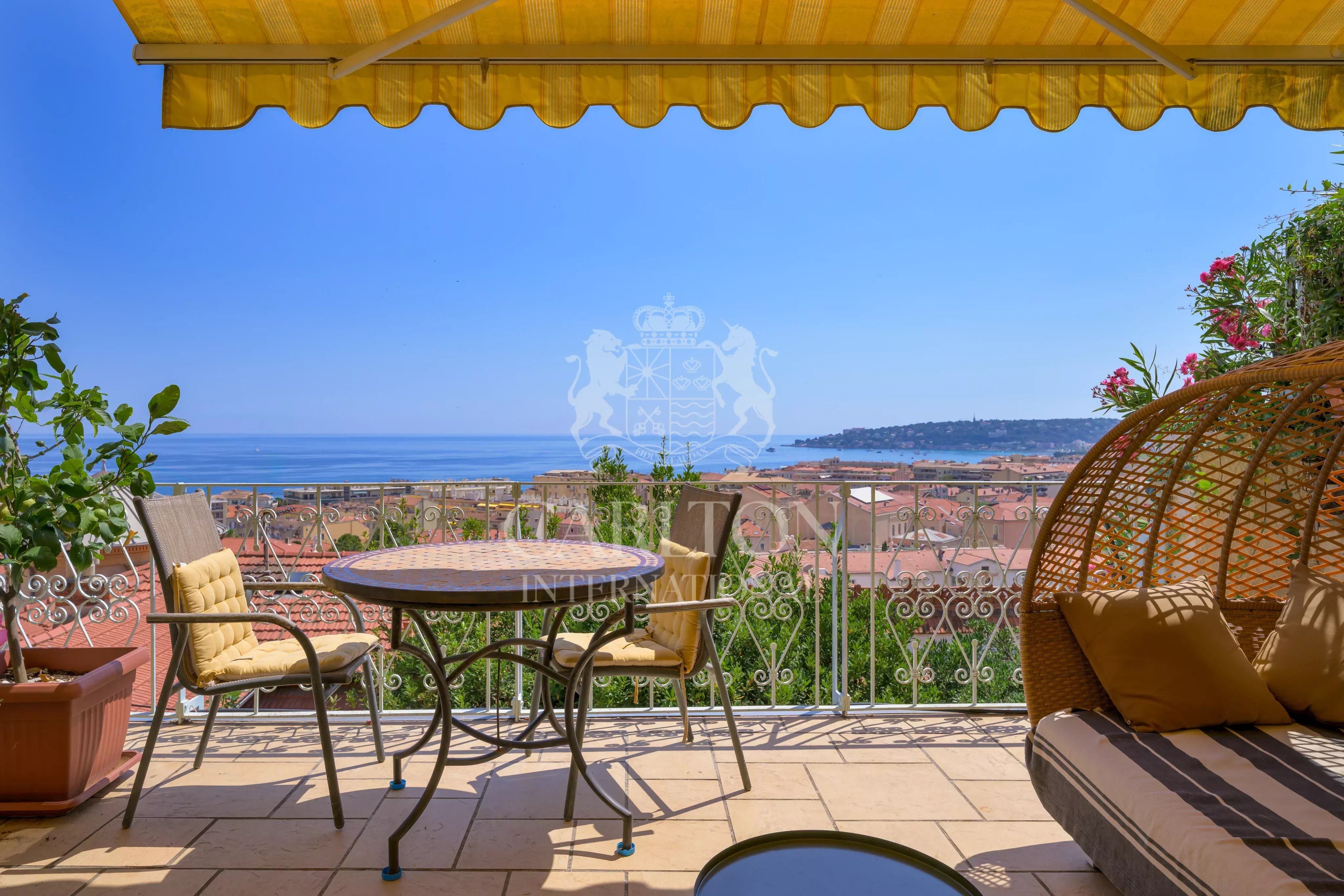 Villa  avec vue mer et accès facile au centre-ville - Opportunité d'investissement