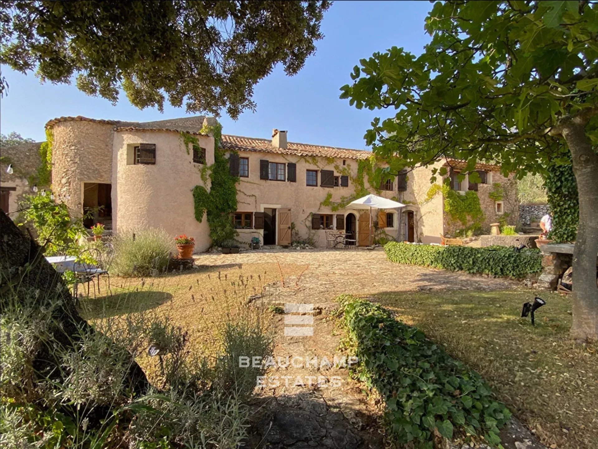 Bastide en pierre 7 chambres - Fox-Amphoux