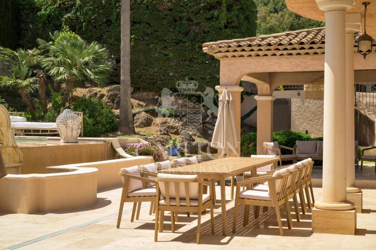 Biot – Élégante propriété au sein d’un domaine privé sécurisé
