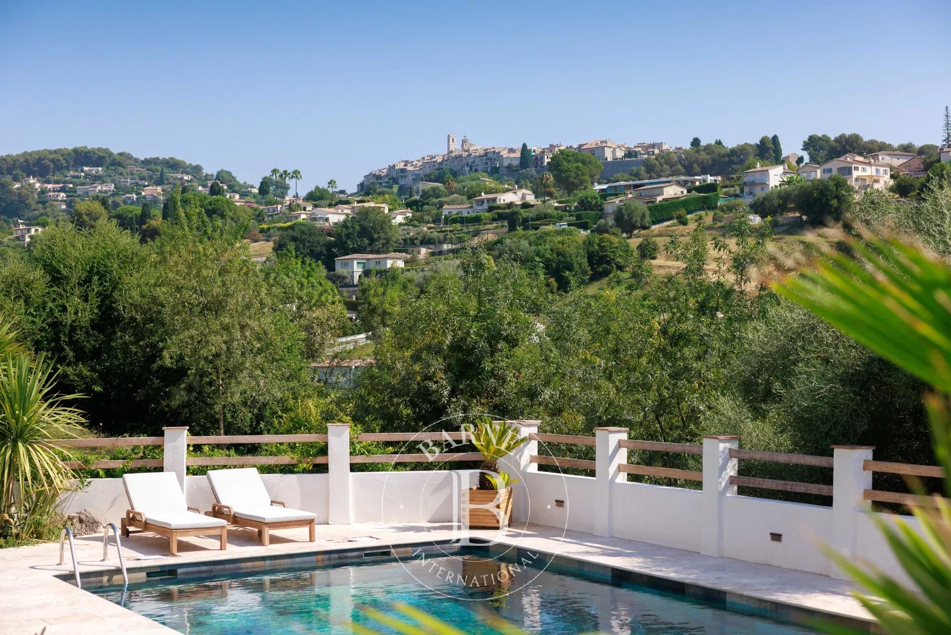 Élégante villa rénovée avec vue panoramique sur Saint-Paul de Vence