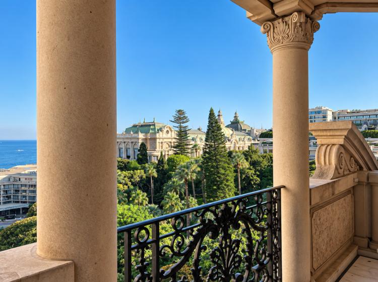 Résidence du Métropole – Élégant appartement de prestige de 3 chambres au cœur du Carré d’Or