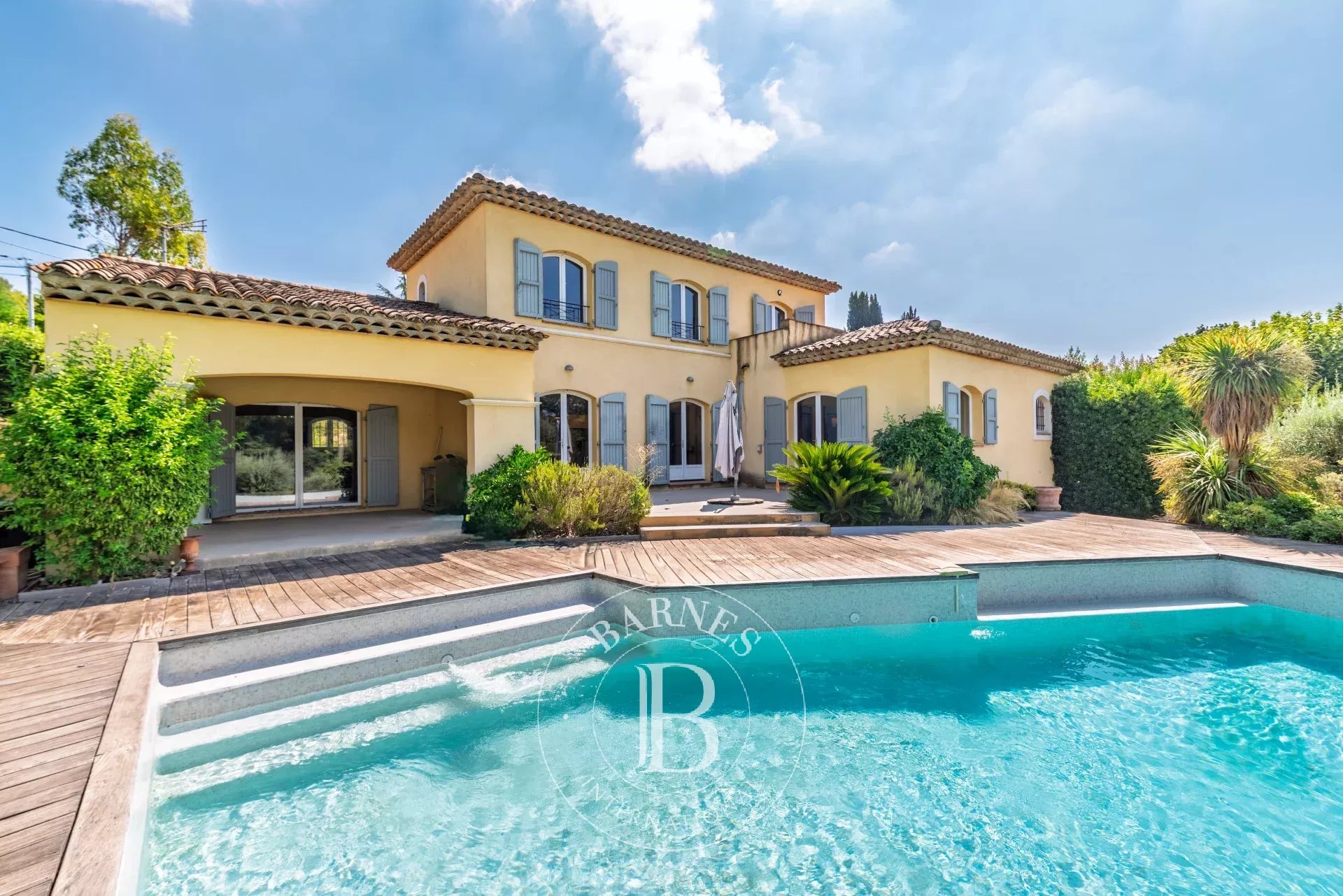 3 mn de Valbonne Village - Villa familiale au calme avec vue dégagée collines
