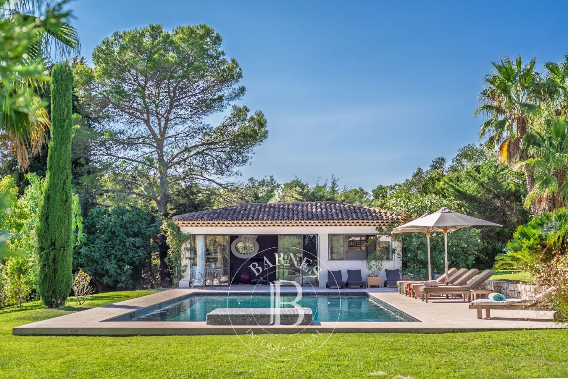 Valbonne - Luxueuse propriété familiale avec maison d'amis - A pied du village - 8 chambres