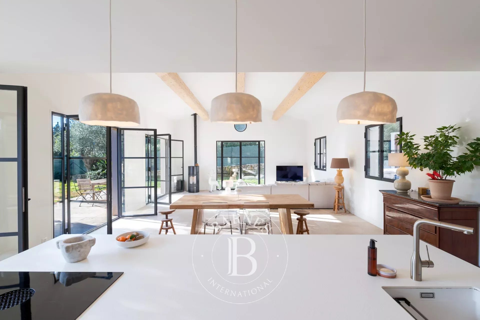 Valbonne, Domaine fermé, calme, 4 chambres, piscine