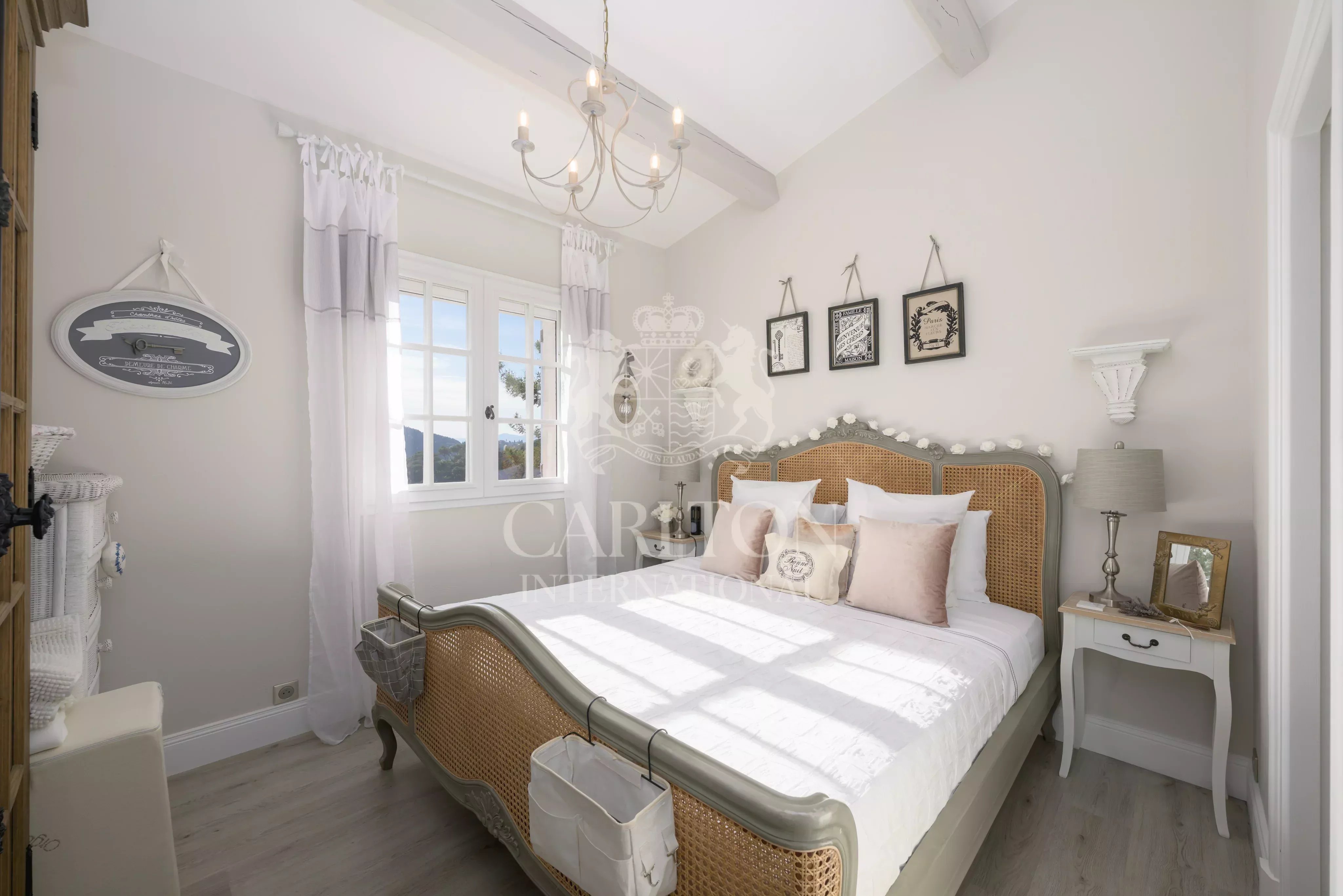 Èze – Élégante villa provençale avec vue mer exceptionnelle