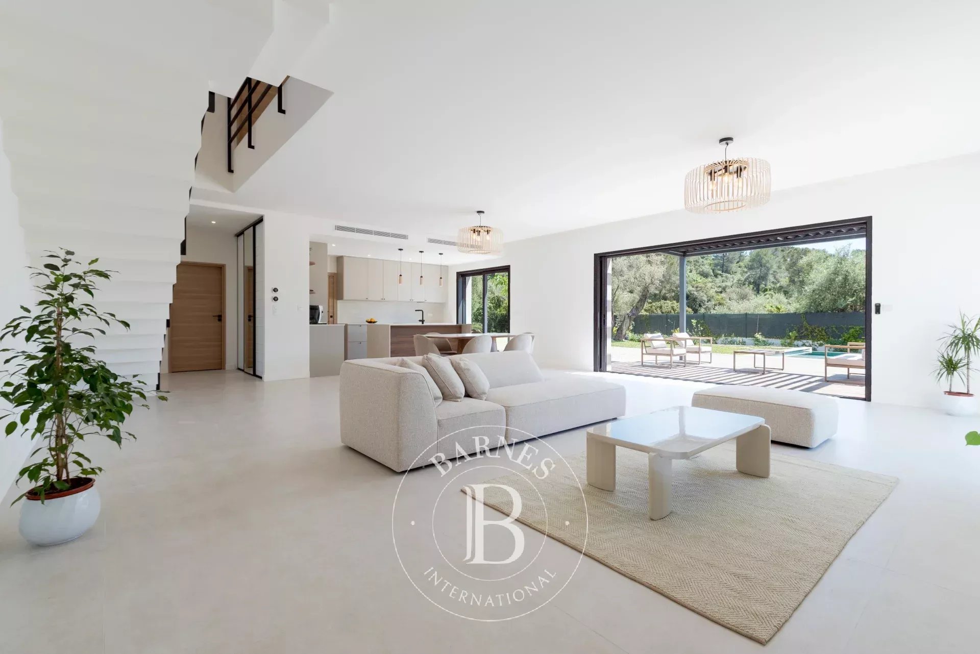 Roquefort-les-Pins - Quartier résidentiel très prisé au calme - Villa contemporaine neuve aux finitions haut de gamme