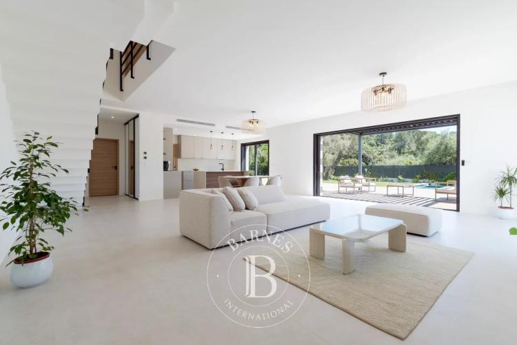 Roquefort-les-Pins - Quartier résidentiel très prisé au calme - Villa contemporaine neuve aux finitions haut de gamme