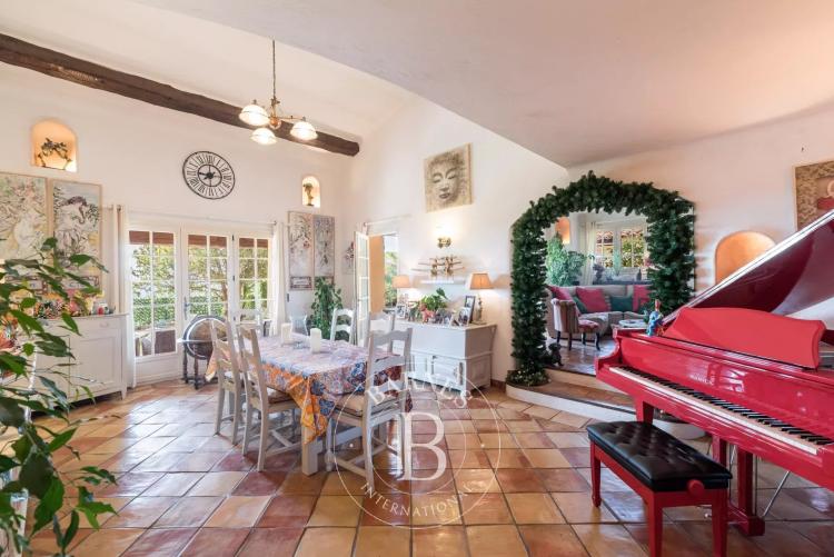 Grasse Saint-Jean - Villa avec appartement indépendant en position dominante vue mer au calme