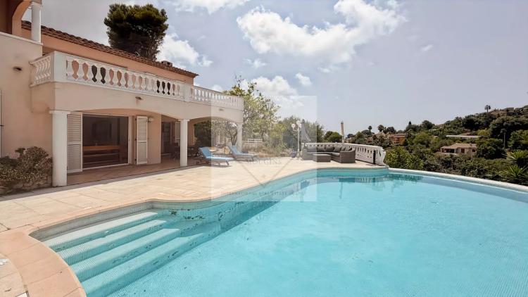À VENDRE – VILLA DE CHARME VUE MER À ANTIBES, CALME ABSOLU