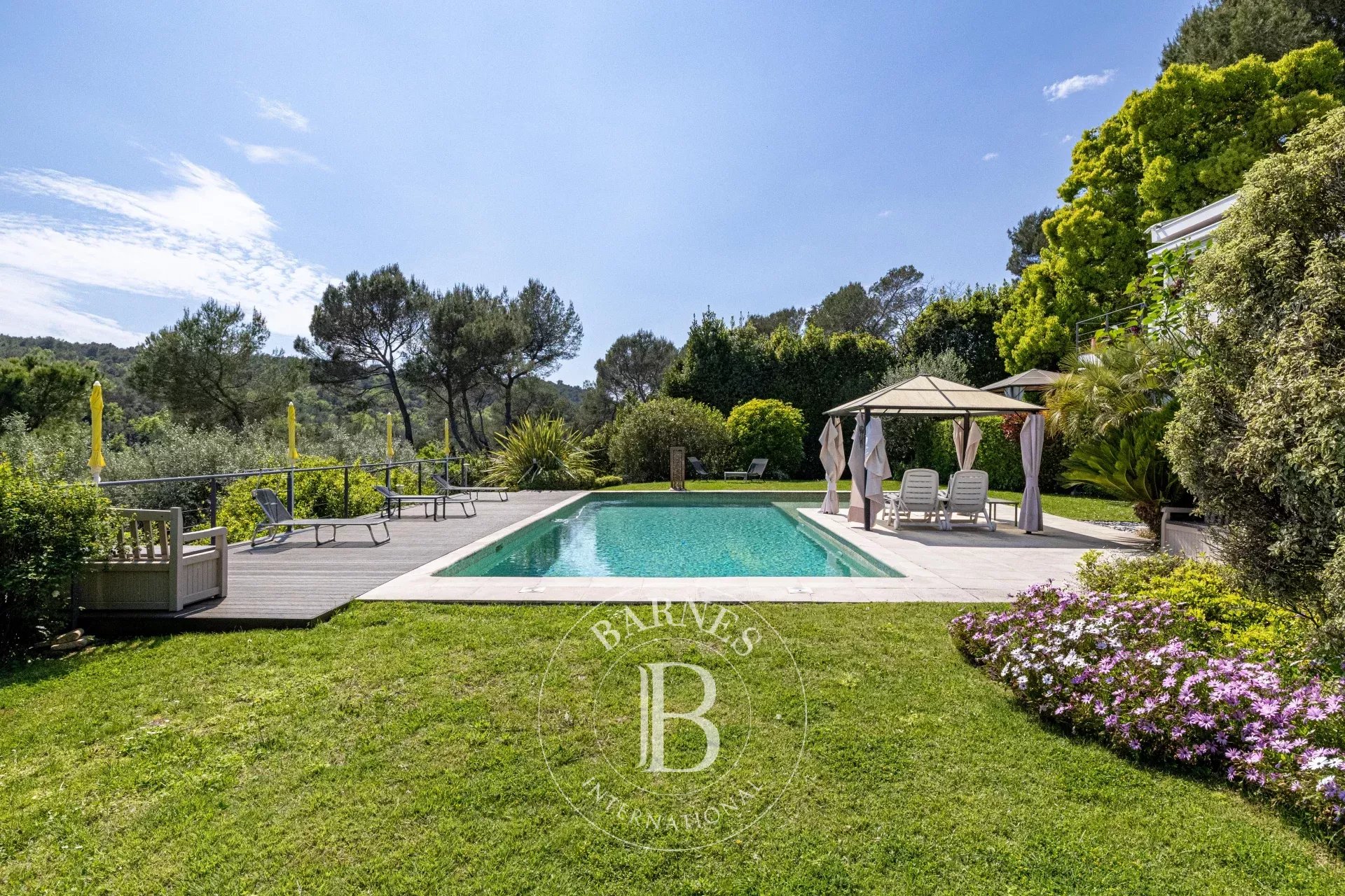 Valbonne - Domaine fermé - Exceptionnelle propriété au calme avec maison d'amis à 3 minutes du village