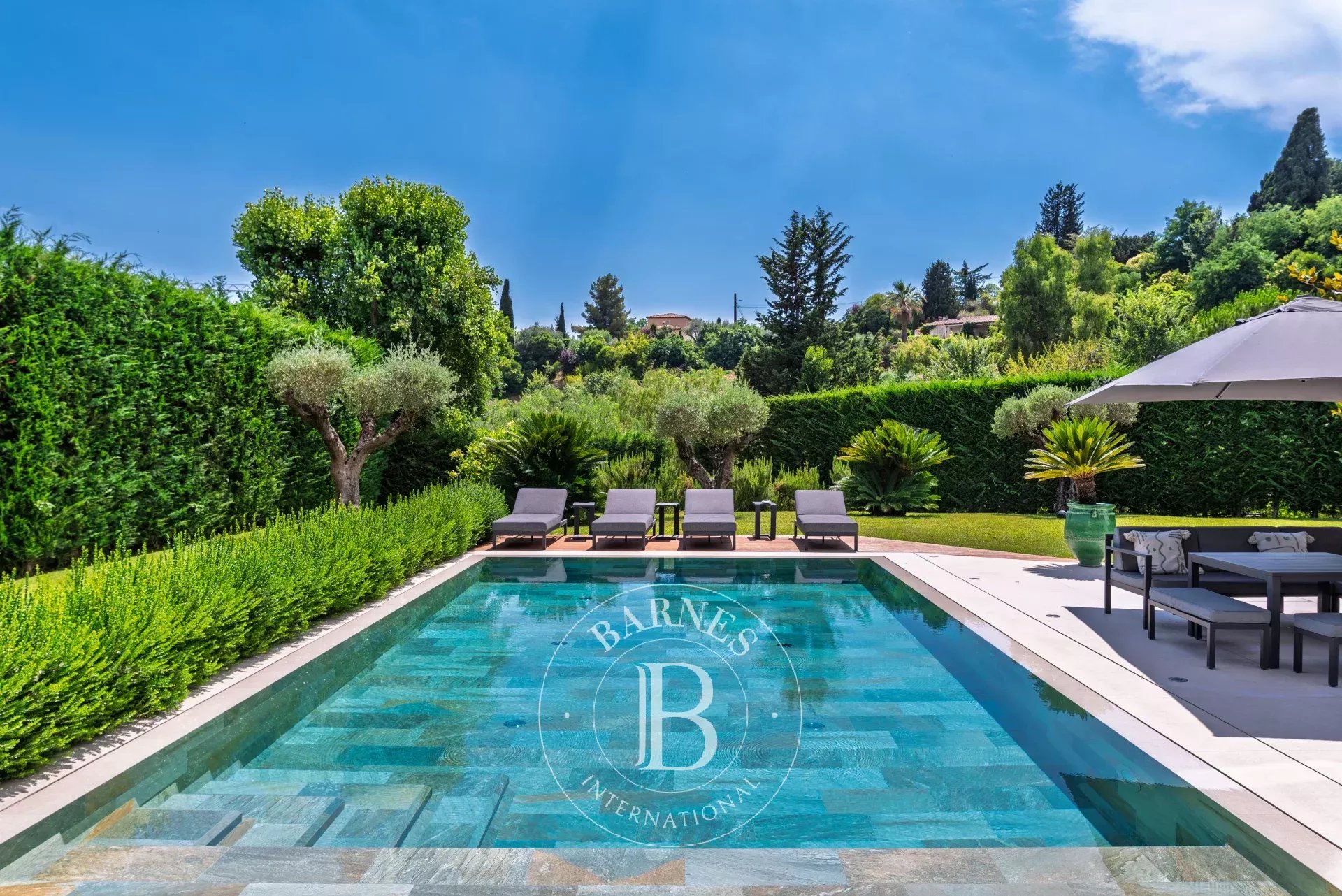 Saint-Paul-de-Vence - villa contemporaine avec piscine à deux pas du village