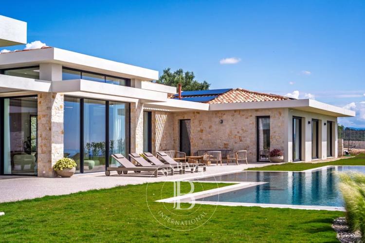 Roquefort-les-Pins - Domaine résidentiel très prisé - Villa neuve vue mer panoramique