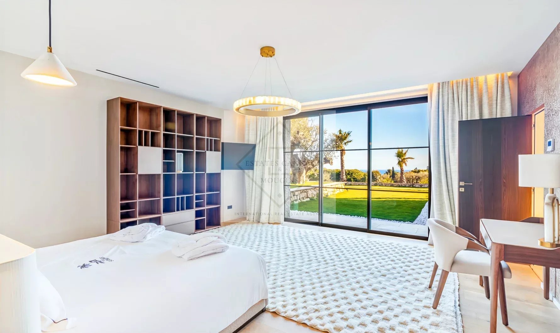 Villa contemporaine d'exception à Super Cannes – Vue mer panoramique, domaine privé et sécurisé