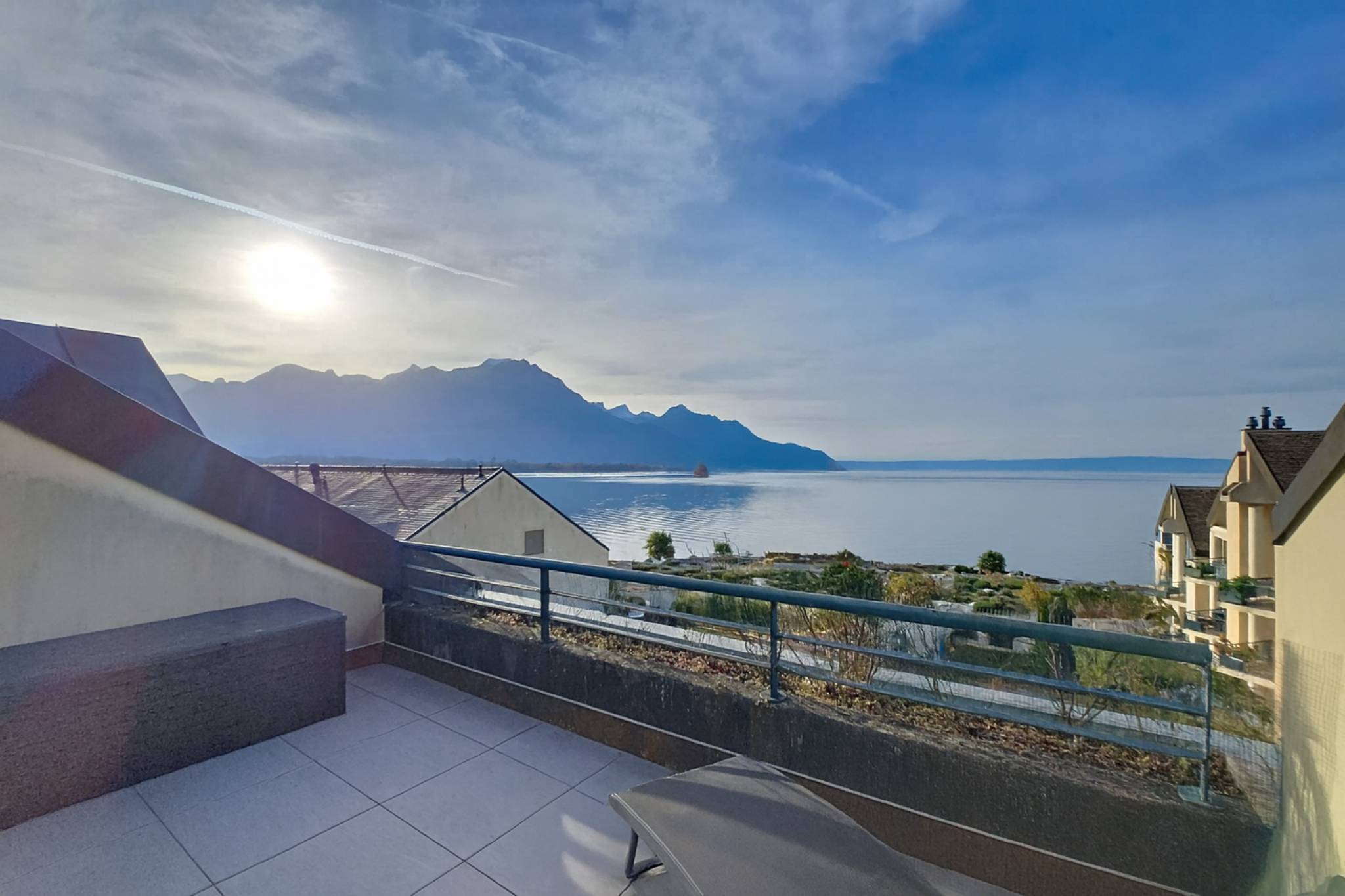 Grand duplex de 3.5 pièces avec vue imprenable sur le lac et les montagnes
