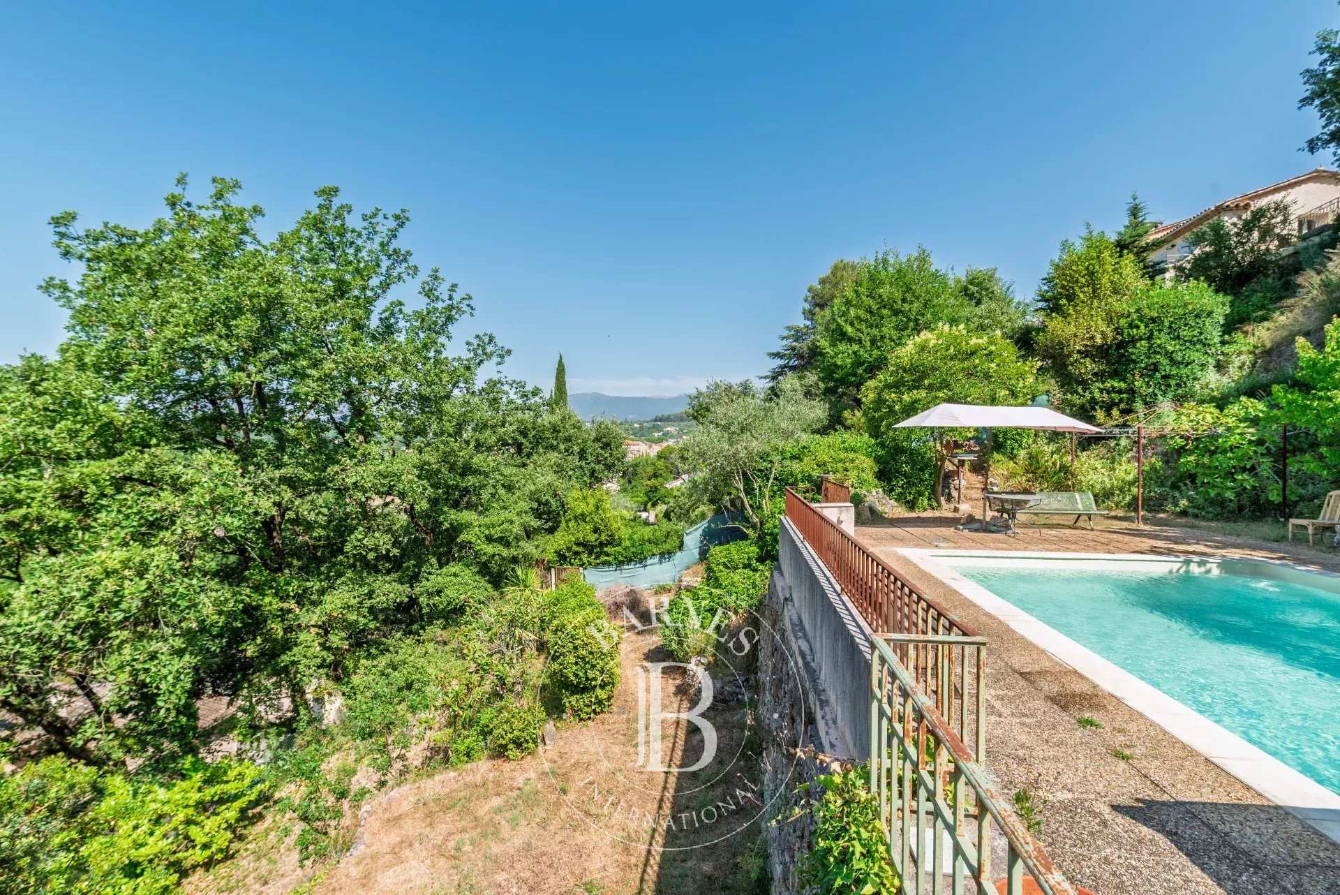 Valbonne - A pied du village - Magnifique vue collines et village