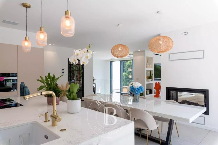 5mn de Valbonne - Magnifique maison contemporaine – 5 chambres – Domotique – Piscine – Studio indépendant