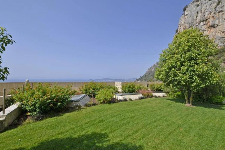 Cap d'Ail - Location - Villa moderne dans un domaine privé avec accès à la plage