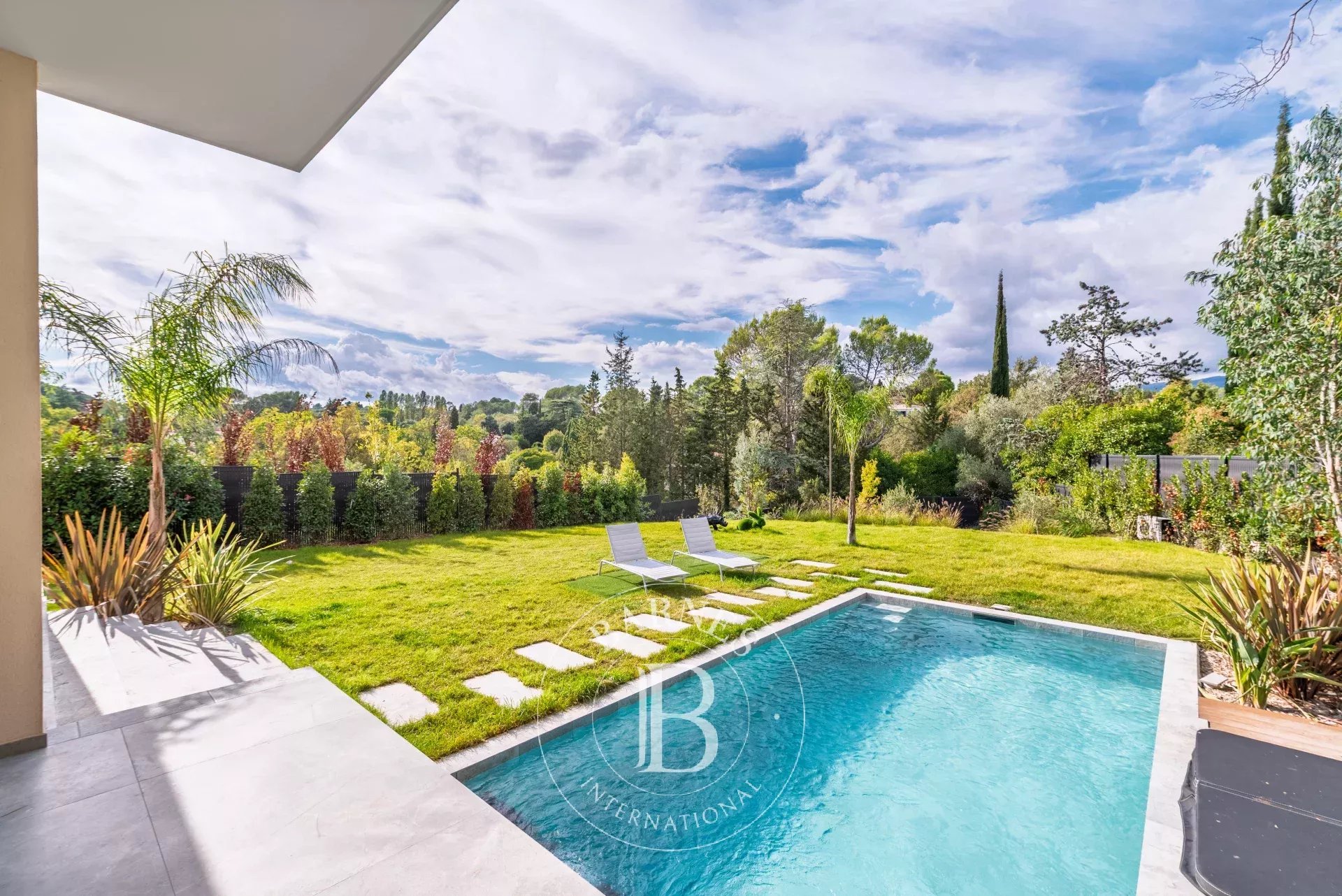 Valbonne - Villa contemporaine neuve à pied du village