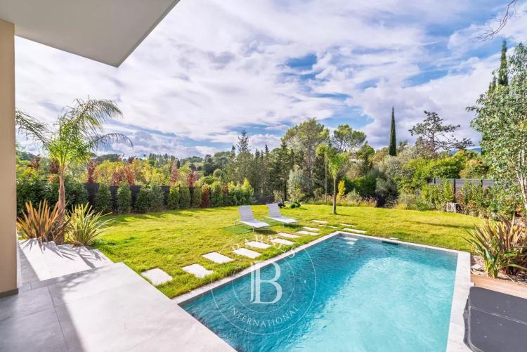 Valbonne - Villa contemporaine neuve à pied du village