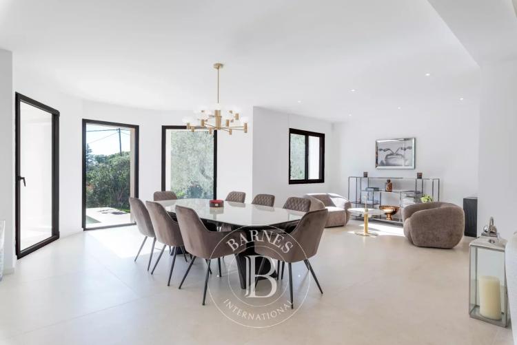 5 mn du village de Valbonne - Villa rénovée 5 chambres - Au calme absolu