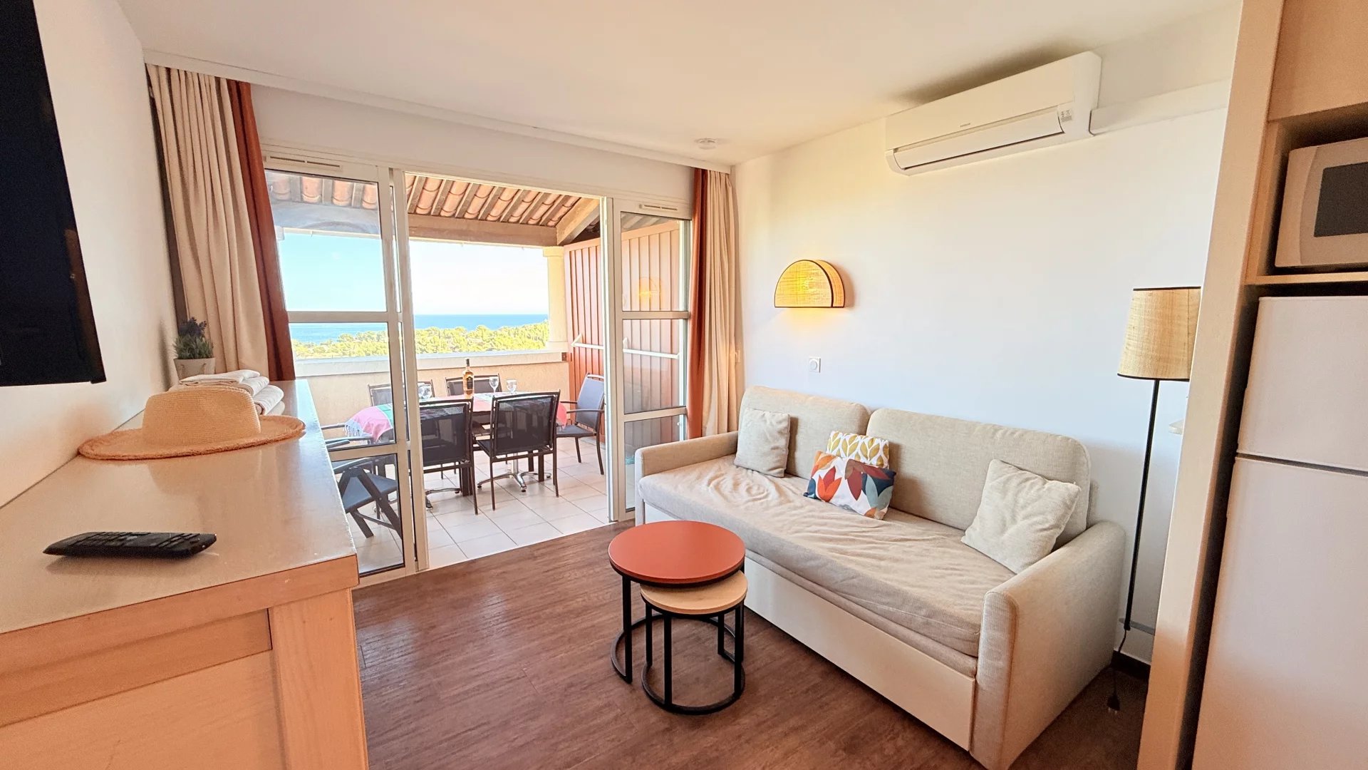 AGAY CAP ESTEREL SUPERBE T3 DUPLEX VUE MER PANORAMIQUE. PARKING PRIVE