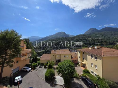Sur la commune de Menton, en exclusivité trois pièces à vendre avec grande terrasse et garage