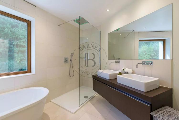 MOUGINS – VILLA PROVENÇALE – DOMAINE SÉCURISÉ