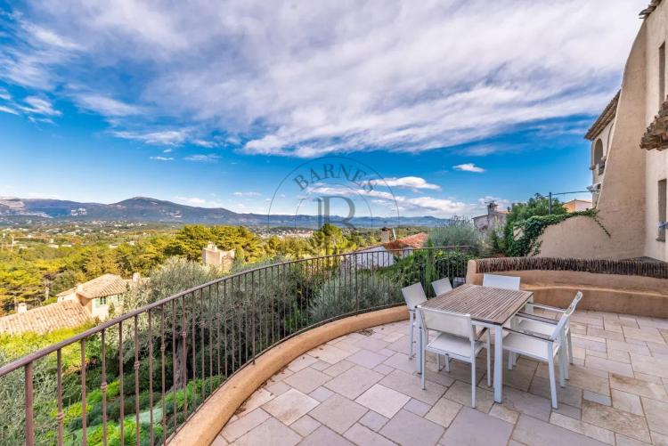PROCHE MOUGINS – DOMAINE DE CASTELLARAS – VILLA COUELLE