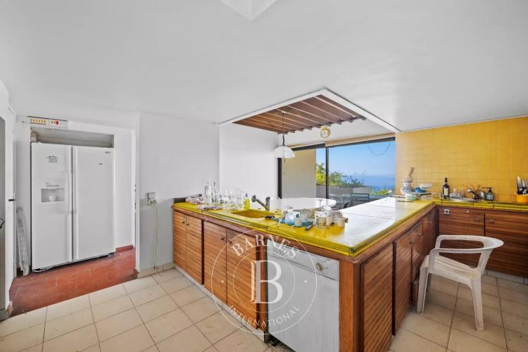 NICE – SECTEUR VINAIGRIER - VASTE PROPRIÉTÉ D'EXCEPTION AVEC MAISON D'HÔTES, PISCINE, TENNIS ET VUE PANORAMIQUE