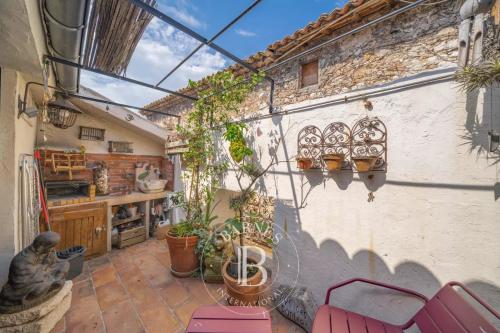 Maison de caractère avec terrasse au cœur du village de Saint-Paul-de-Vence