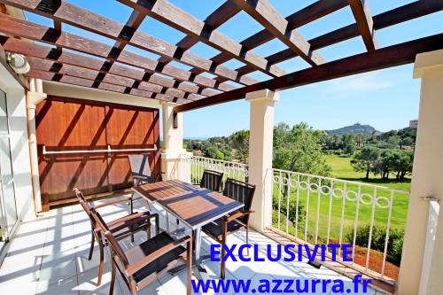 AGAY CAP ESTEREL ALLEE DES FLEURS 2 PIECES DERNIER ETAGE. LARGE TERRASSE.PARKING