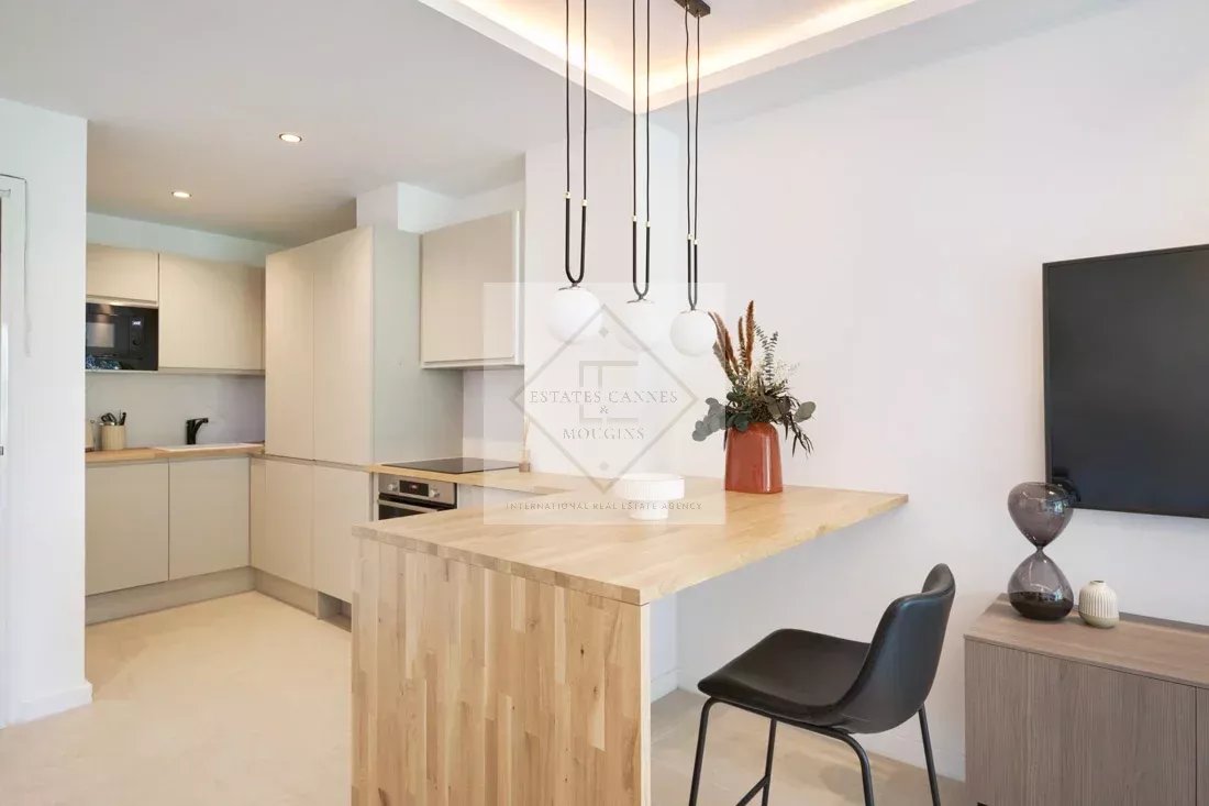 CANNES Californie - Élégant 2 pièces rénové avec vue mer et jardin