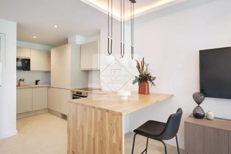 CANNES Californie - Élégant 2 pièces rénové avec vue mer et jardin