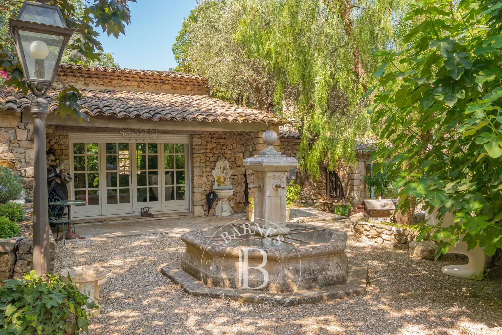 Opio - Superbe mas en pierre - Terrain de 6000 m2 avec piscine et jacuzzi à pied des commerces