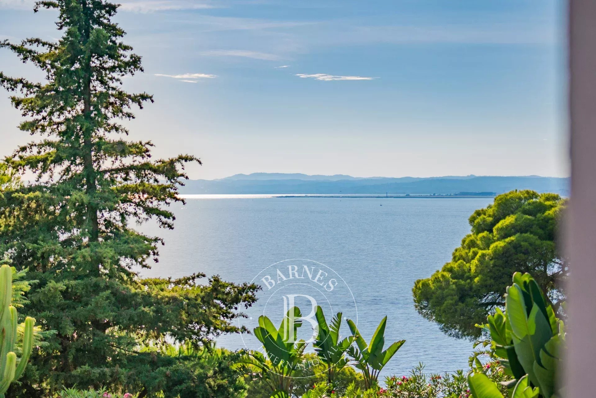 SAINT-JEAN-CAP-FERRAT - VILLA RENOVÉE A NEUF - PROCHE DU GRAND HÔTEL