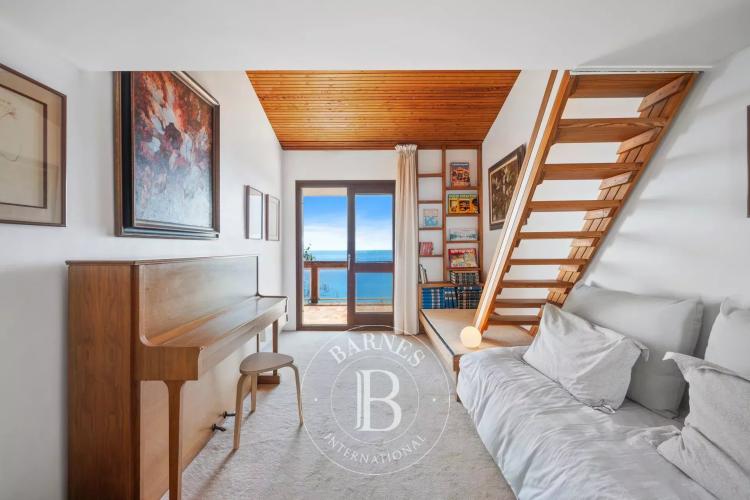 ROQUEBRUNE-CAP-MARTIN - VILLA D'ARCHITECTE - VUE MER PANORAMIQUE