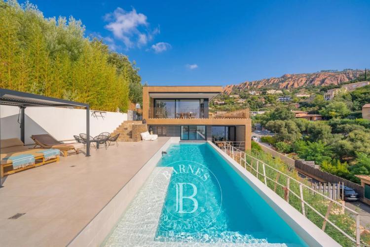 SAINT-RAPHAËL - VILLA CONTEMPORAINE - VUE MER PANORAMIQUE