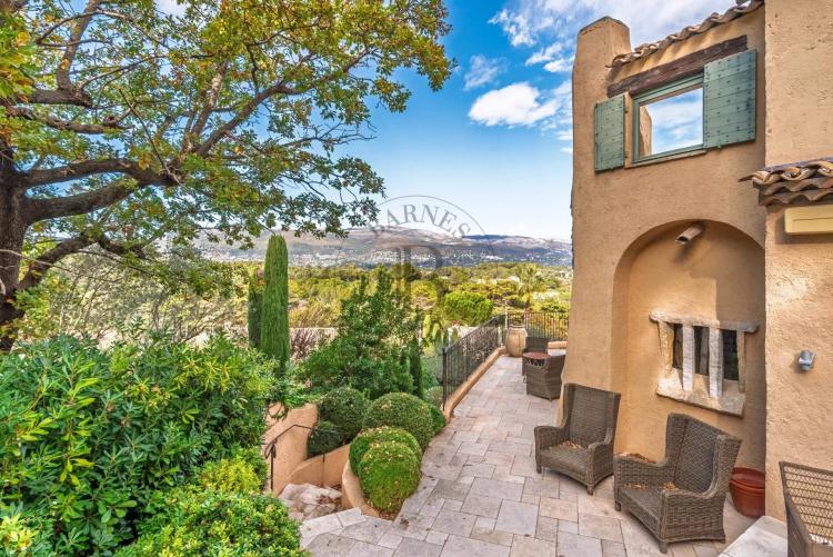 PROCHE MOUGINS – DOMAINE DE CASTELLARAS – VILLA COUELLE