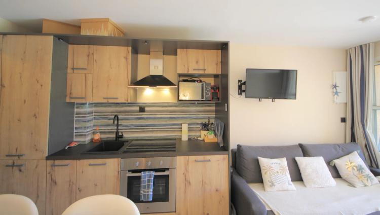 Agay - Cap Esterel - CHARMANT APPARTEMENT AVEC COIN CHAMBRE, EN REZ-DE-JARDIN AVEC VUE SUR L'ESTÉREL – ENTIÈREMENT RÉNOVÉ. Parking