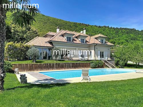 Superbe Villa au calme à proximité immédiate de Genève
