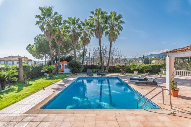 MOUGINS – DOMAINE SÉCURISÉ - VUE SUR LE VILLAGE
