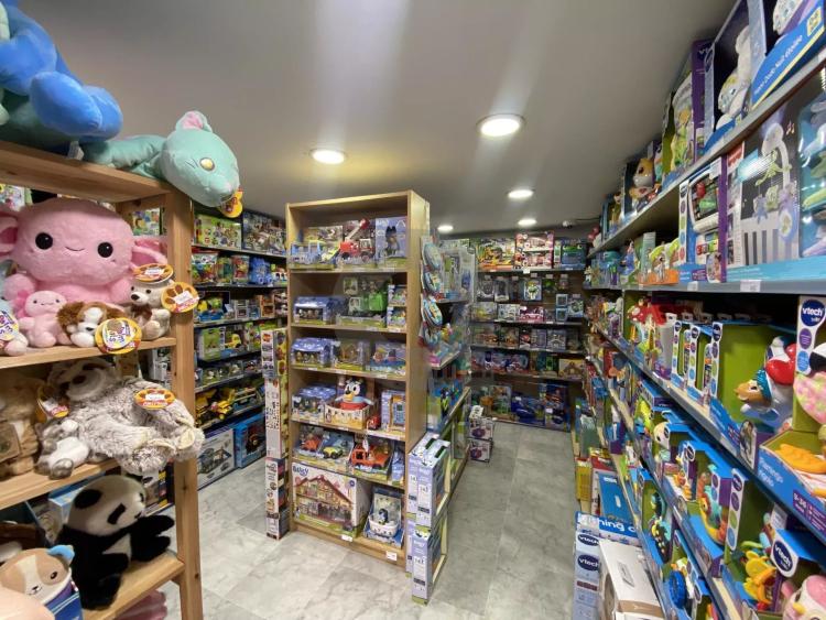 A VENDRE MENTON CARRE D'OR - FONDS DE COMMERCE JOUETS