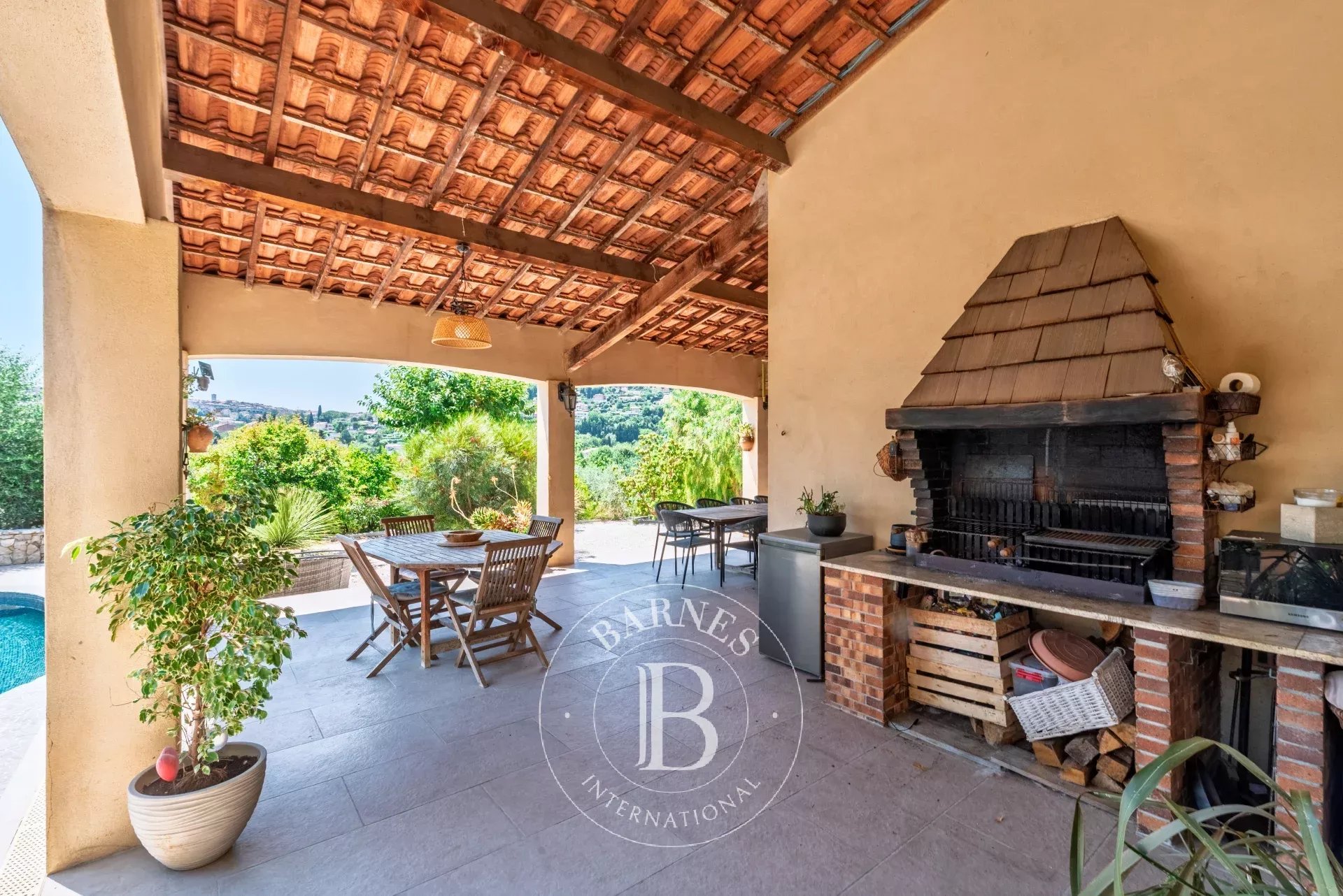 Vence – Villa au cœur d’un domaine fermé - 5 chambres - vue  village et collines