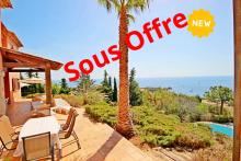 AGAY BORD DE MER ENTRE CANNES ET SAINT RAPHAEL. VILLA DE CARACTERE 10 PIECES FACE MER