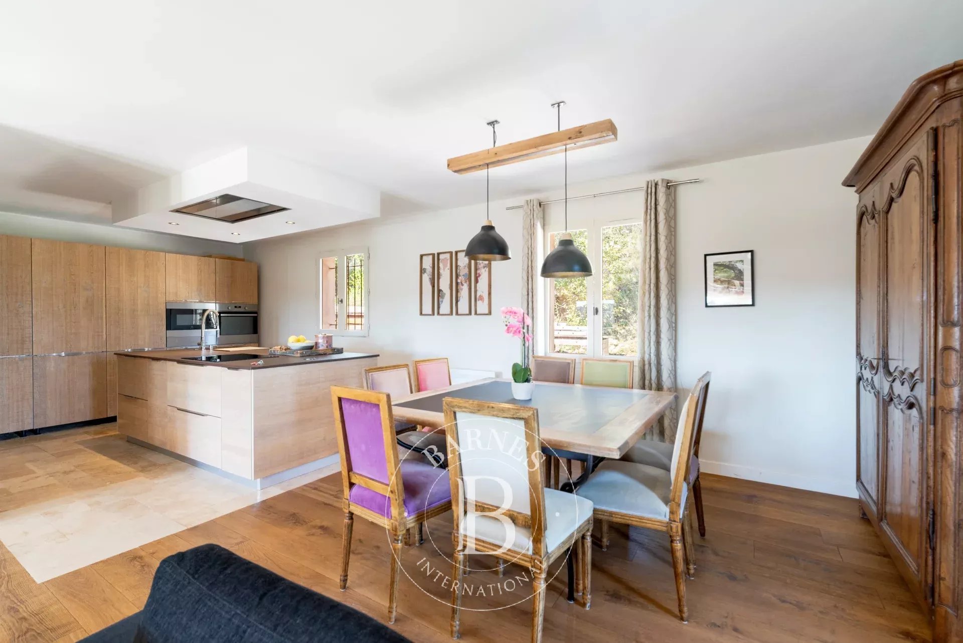 Valbonne – À pied du village – Plain-pied rénové – Vue collines – Calme absolu
