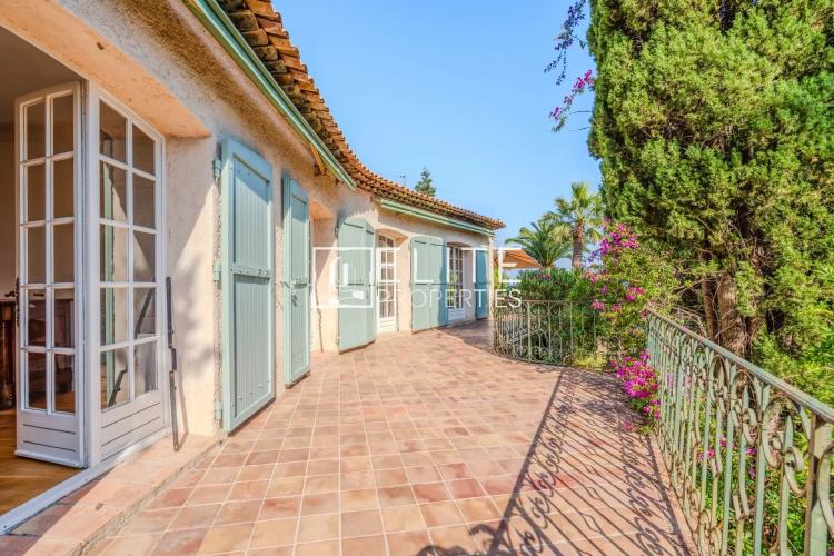 Maison de charme avec vue mer panoramique. piscine et dépendance