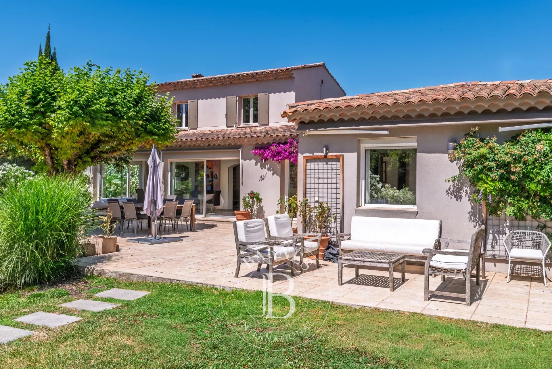 Peymeinade - Proche Grasse - Villa entièrement rénovée - 7 chambres