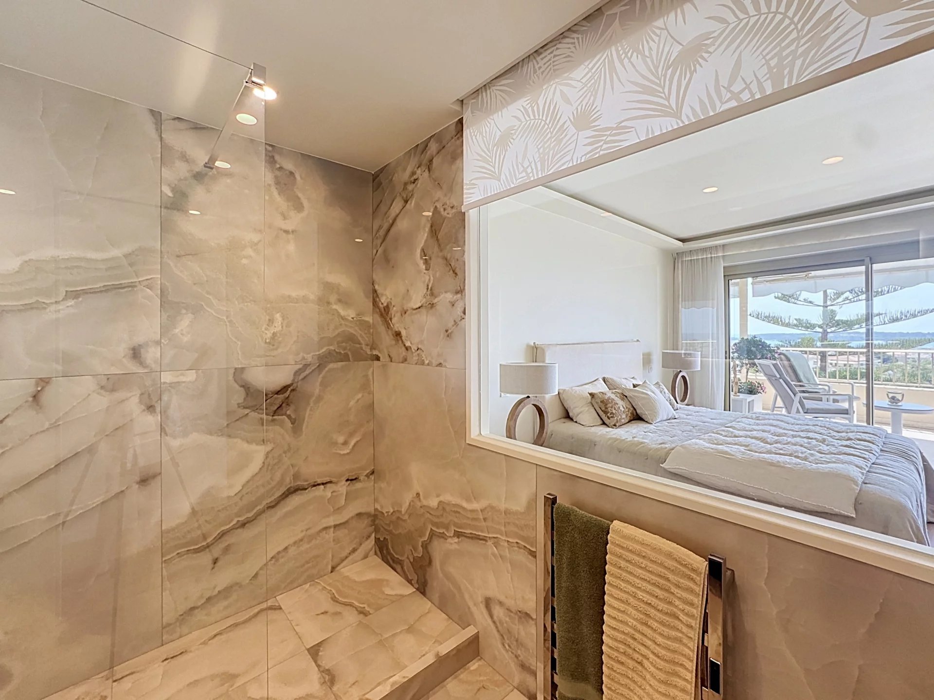 CANNES BASSE CALIFORNIE APPARTEMENT D'EXCEPTION 4 PIECES VUE MER
